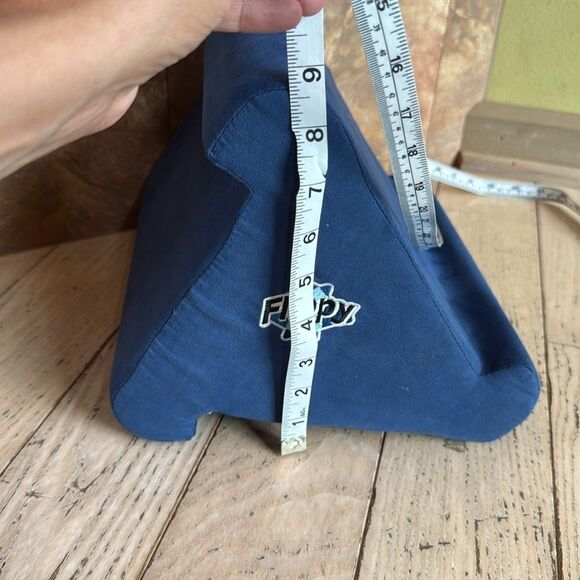 Flippy Pillow Tablet Original Blue iPad EReader Audio Book Stand Plush Lap Easel - Picture 9 of 12